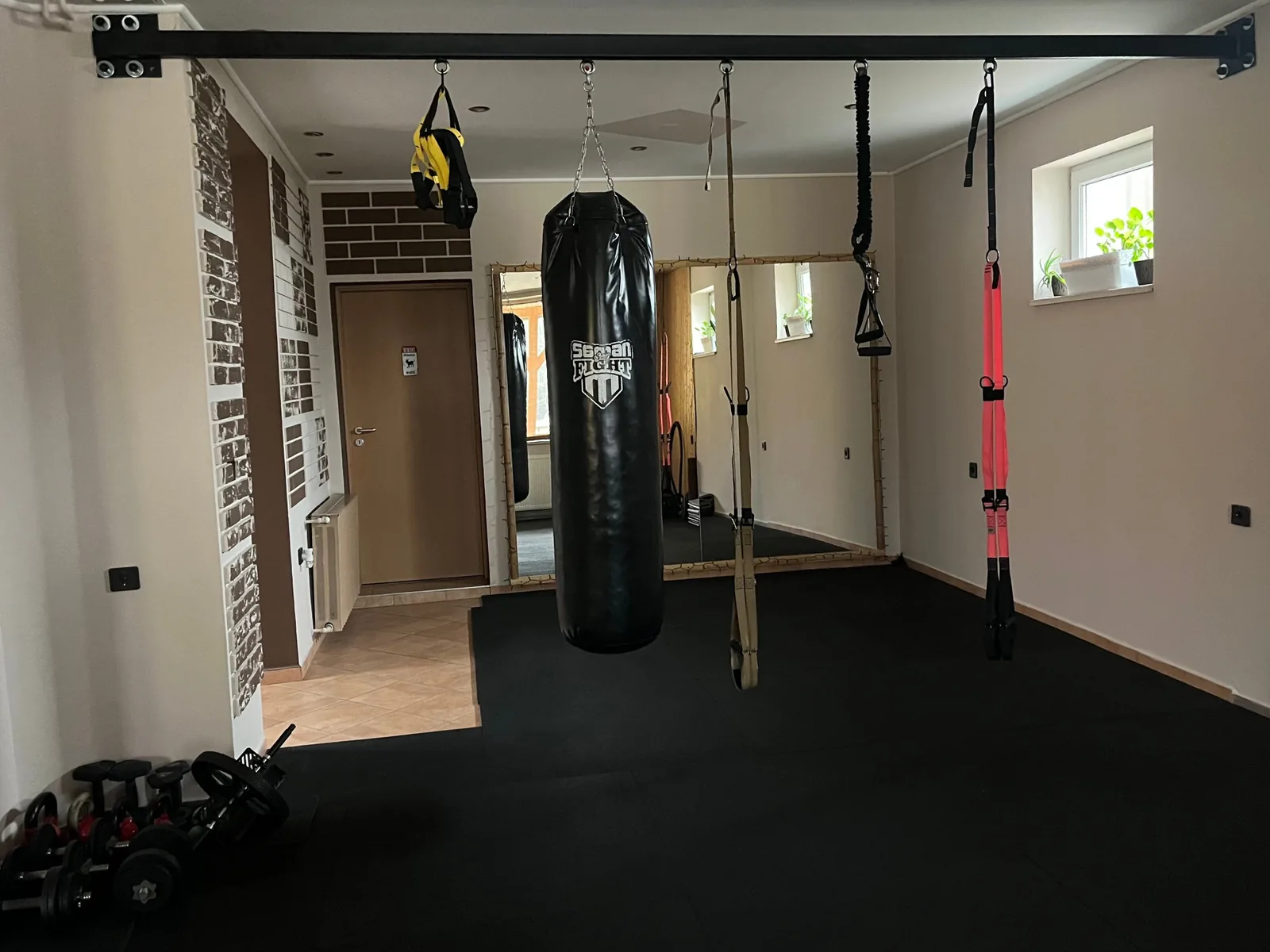 Függesztett eszközök és boxzsák